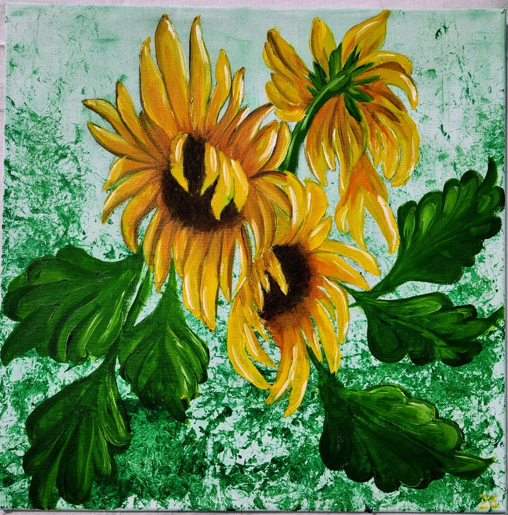 Sonnenblumen Trio Drei strahlende Sonnenblumen mit grünen Blättern vor einem hellgrünen Hintergrund.